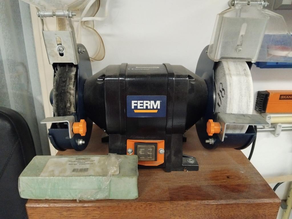 Ferm BGM1020 bankslijpmachine - Zo goed als nieuw, Ophalen, Zo goed als nieuw, Minder dan 700 watt, Werkbankslijpmachine