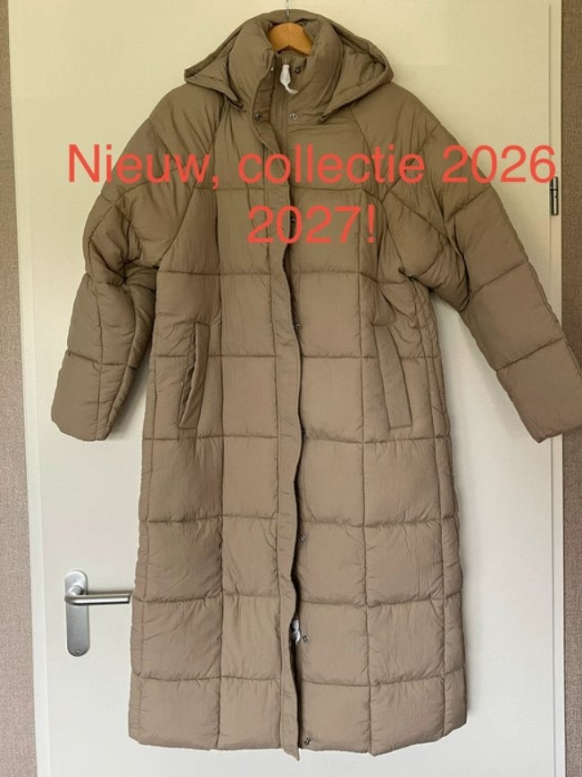 Mooie lange winterjas maat m NIEUW COLL 2026 2027, Ophalen of Verzenden, Nieuw, Maat 38/40 (M), Beige