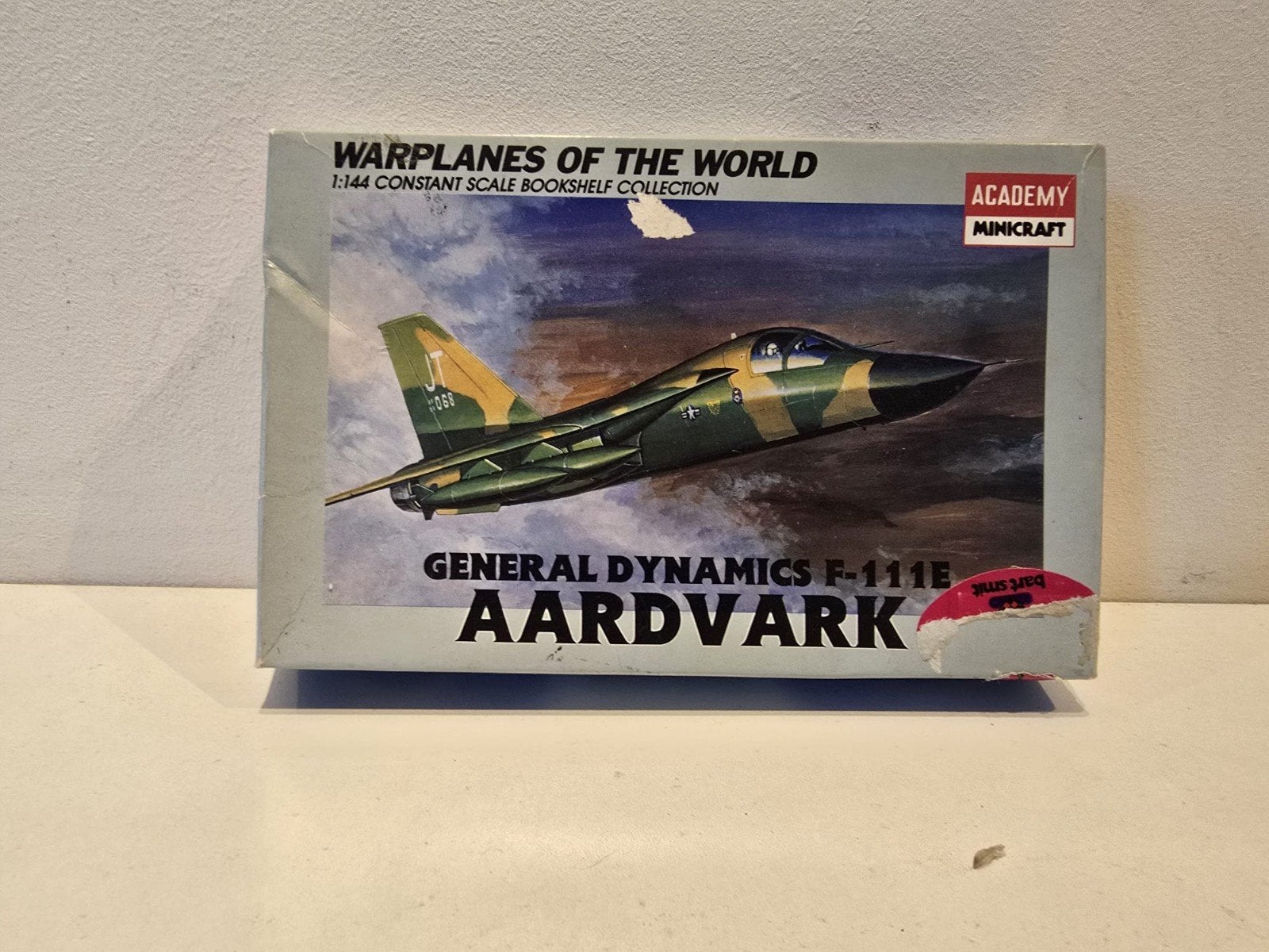 General Dynamics F-111E Aardvark 1:144 Modelvliegtuig, Hobby en Vrije tijd, Modelbouw | Vliegtuigen en Helikopters, Overige merken
