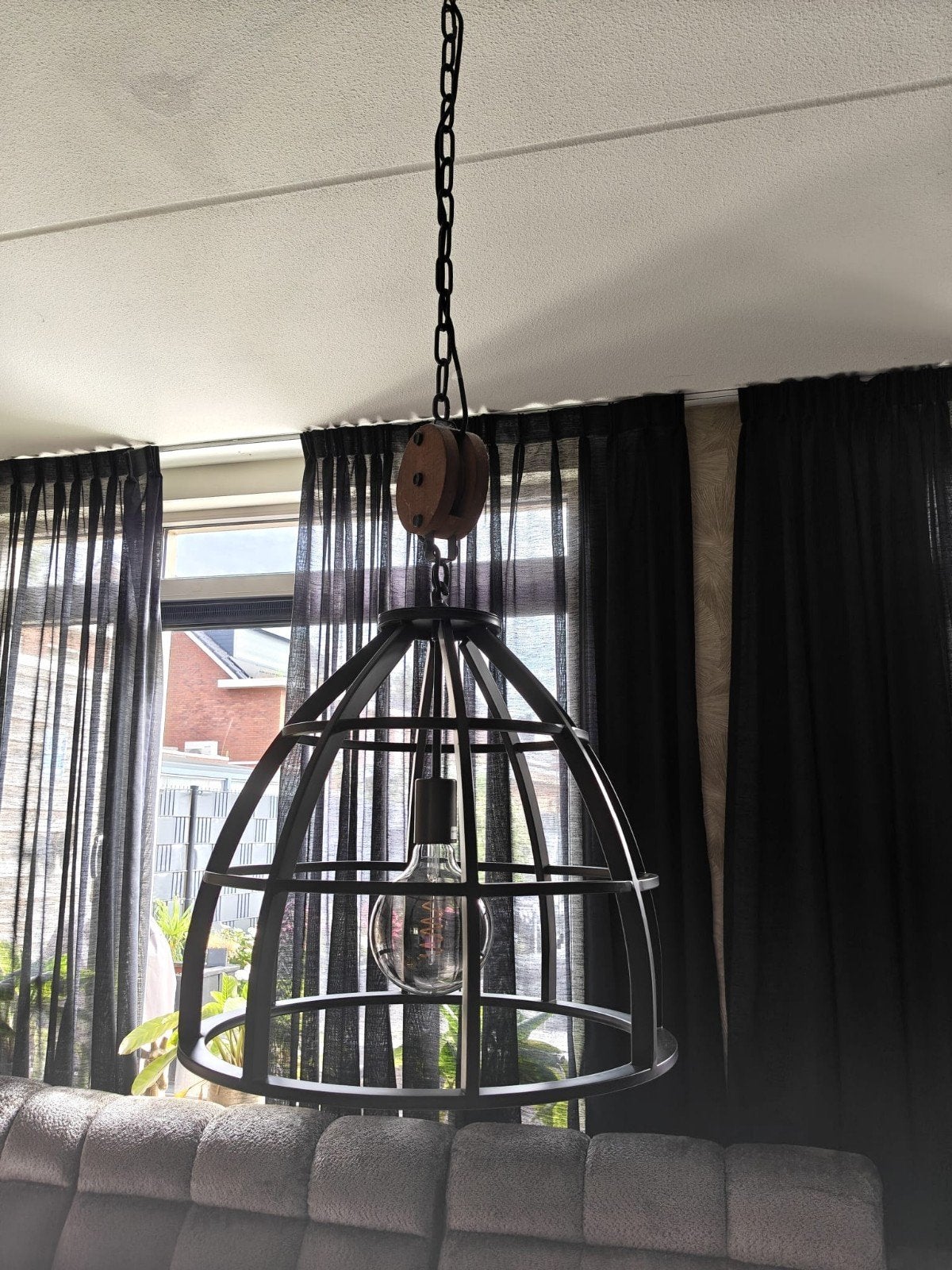 Industriële hanglamp met katrol en metalen kooi, Huis en Inrichting, Lampen | Hanglampen, Ophalen, E27 (groot), Zo goed als nieuw
