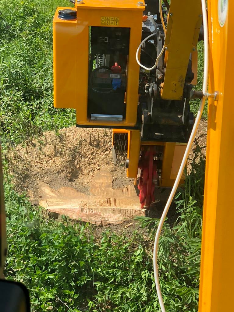 Boom Stobbe frezen boomstobbe, beton hout schutting plaatsen, Tuinonderhoud of Snoeiwerk