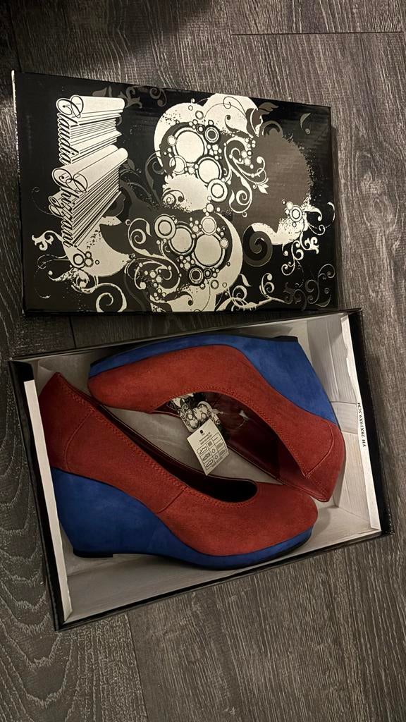 Claudia Ghizzani Wedges Maat 38 - Nieuw in Doos, Ophalen of Verzenden, Nieuw, Rood, Schoenen met hoge hakken