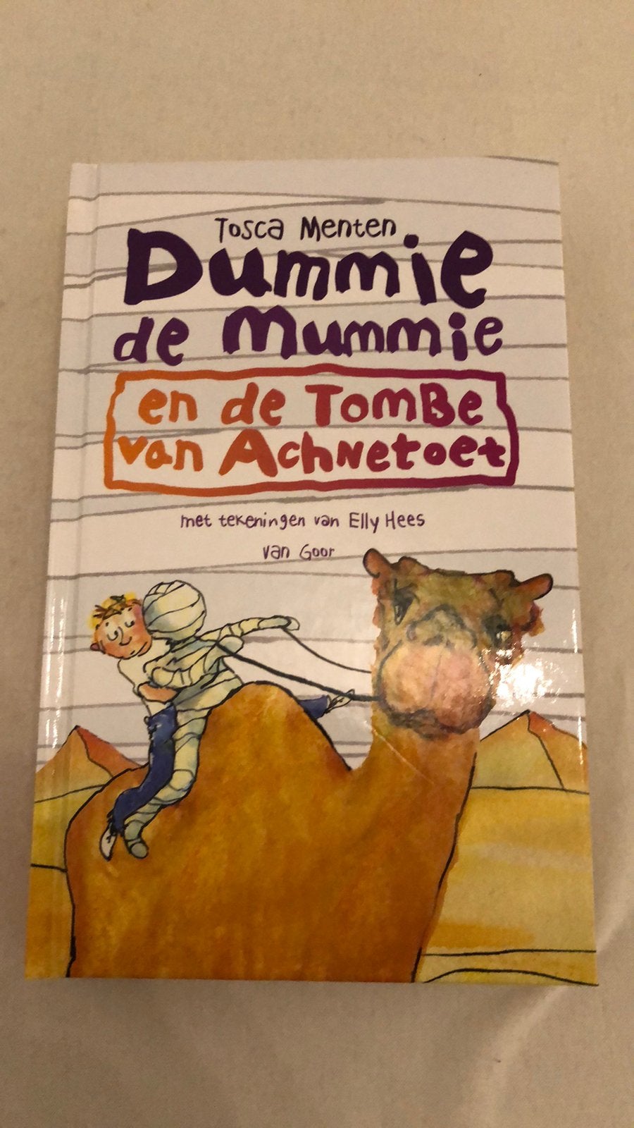 Dummy de Mummie en de Tombe van Achnetoet - Tosca Menten, Boeken, Ophalen of Verzenden, Zo goed als nieuw, Tosca Menten, Fictie