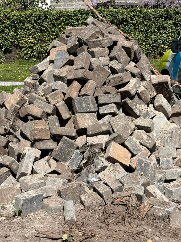 GRATIS - Stapel cobble stones 20x15x8 trommelsteen gekleurd., Ophalen, Gebruikt, Klinkers, 10 m² of meer