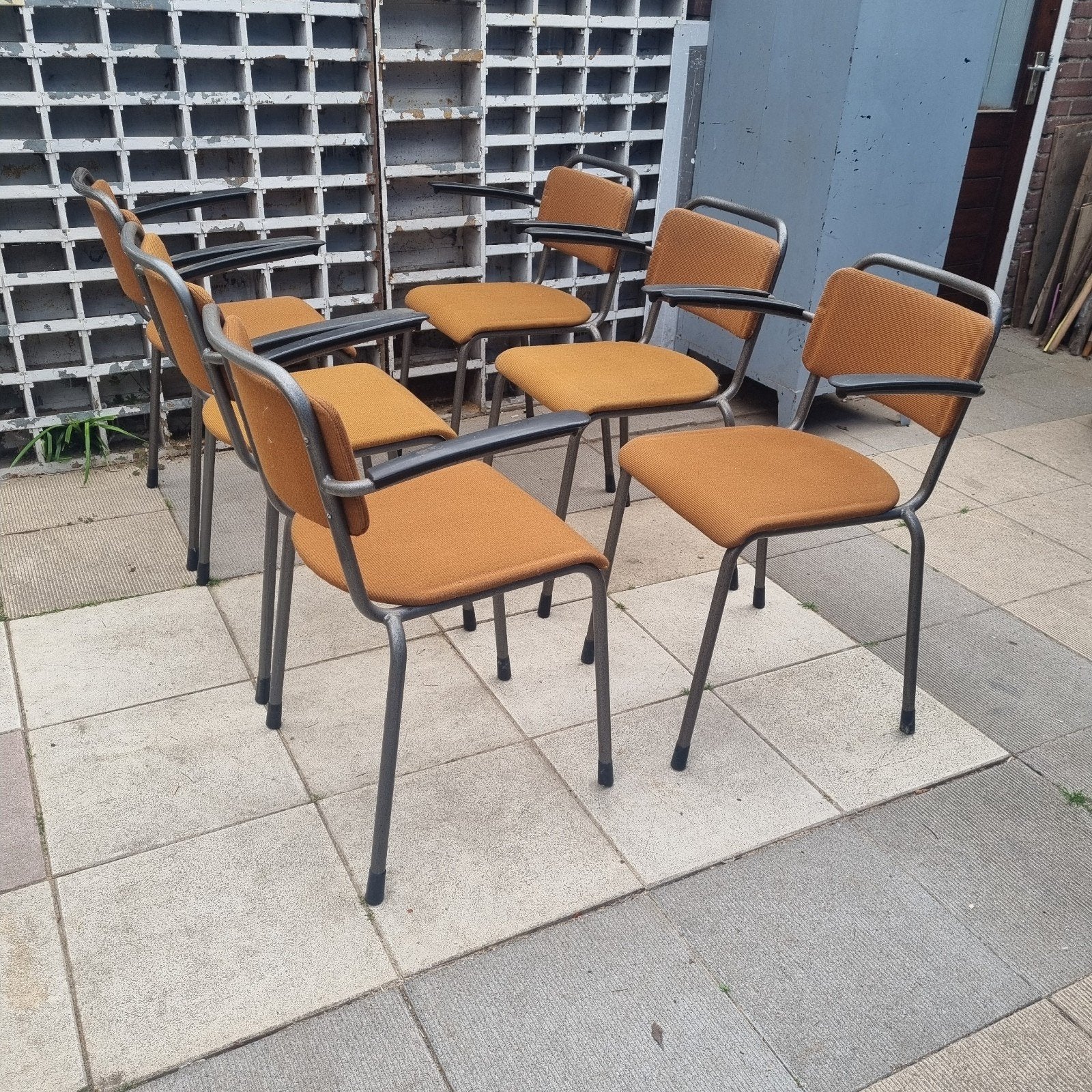 Leuke set stapelbare schoolstoelen met armleuningen, Ophalen, Vijf, Zes of meer stoelen
