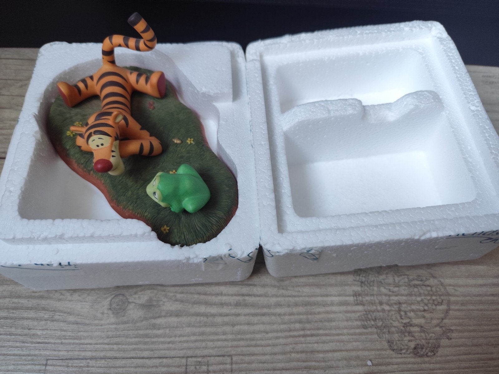 Disney Winnie de Poeh Teigetje beeldje met Kikker, Ophalen of Verzenden, Zo goed als nieuw