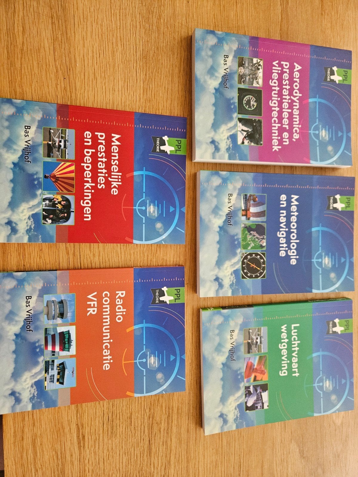 Theorieboeken PPL opleiding Bas Vrijhof (5 delen), Ophalen of Verzenden, Zo goed als nieuw, Bas Vrijhof, Beta
