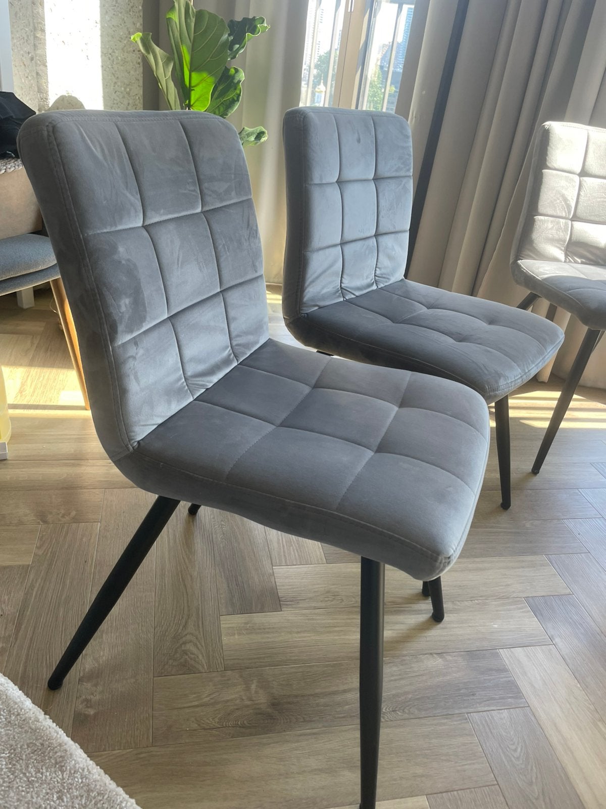 4 Grey Velvet Dining Chairs, Ophalen, Zo goed als nieuw, Rechthoekig, 50 tot 100 cm
