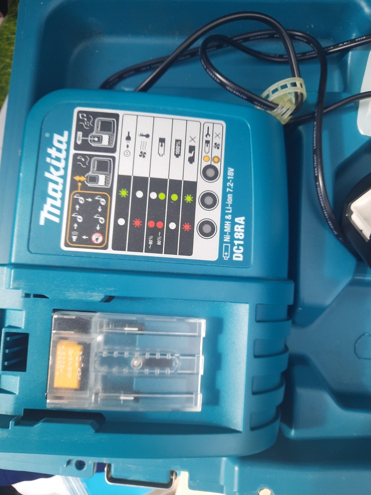 Makita acculader en accu in koffer, Ophalen of Verzenden, Gebruikt, Overige typen, Makita