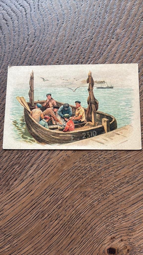 Klein (vissers)bootje met 7 jongemannen., Ophalen of Verzenden, Voor 1920, Ongelopen