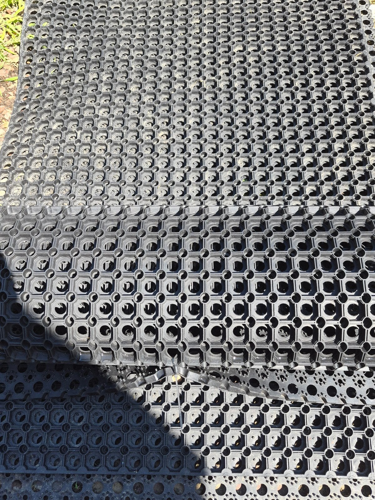 Robuuste ringmatten (4 stuks, 1.5x1.0 meter dikte 1.5 cm), Ophalen, Gebruikt, Rubber, Schoonloopmat