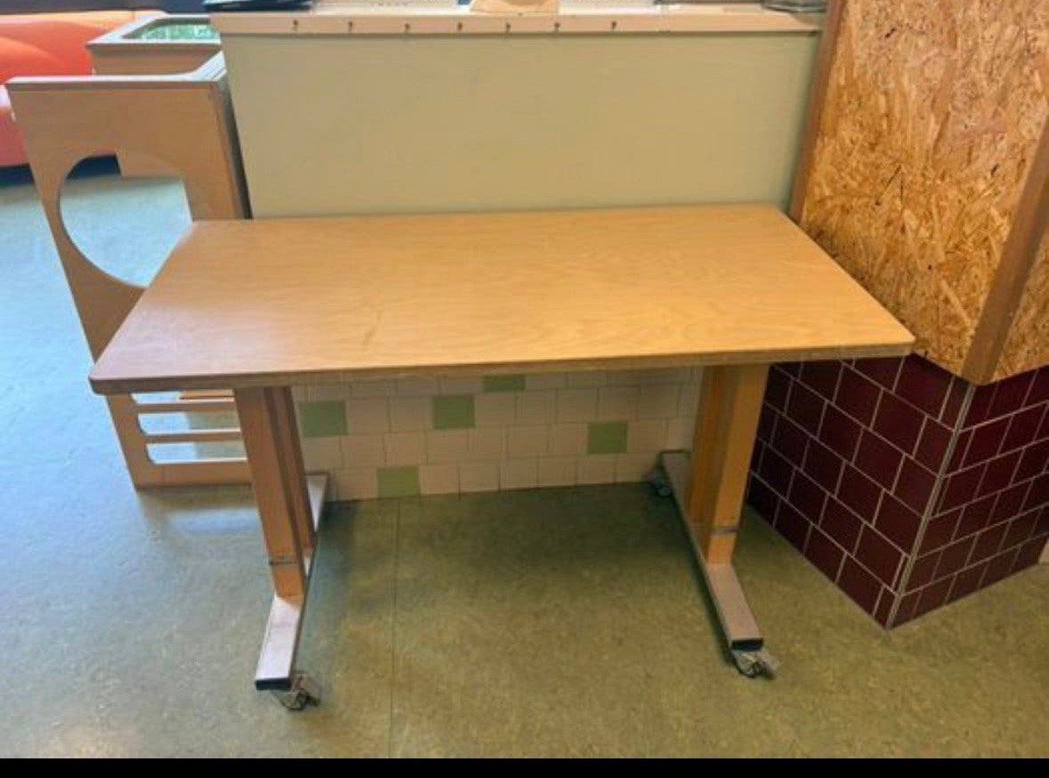 Tafel kinderopvang, Ophalen, Zo goed als nieuw