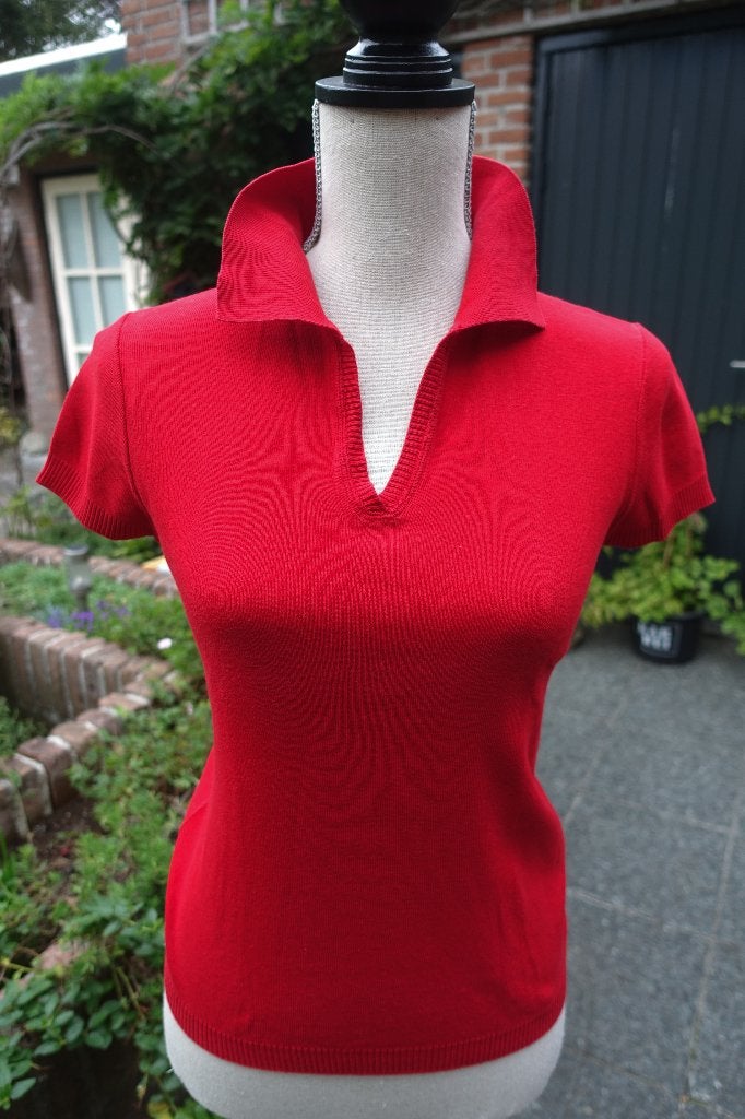 rood truitje van Benetton met korte mouw en polokraag mt M, Maat 38/40 (M), Benetton, Ophalen of Verzenden, Gedragen