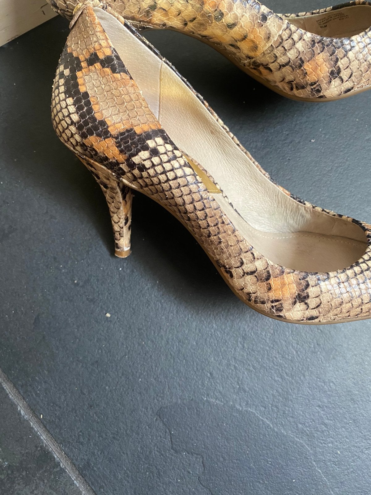 Michael Kors krokodillenleer zgan maat 9,5M/mt40, Kleding | Dames, Ophalen of Verzenden, Zo goed als nieuw