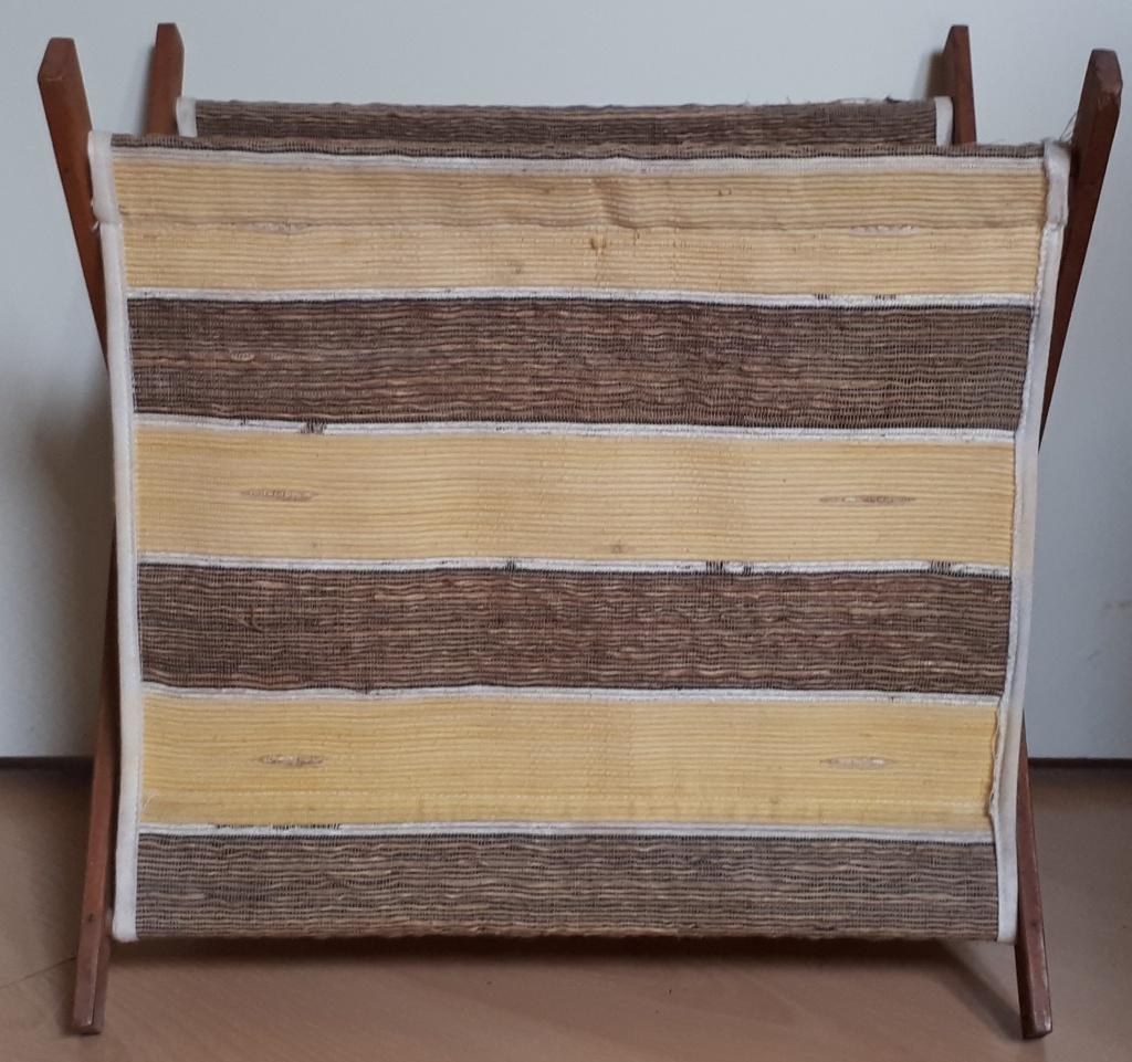 Lectuur- krantenbak Canvas Geel-Bruin. Hoogte bak 30cm., Ophalen of Verzenden, Gebruikt