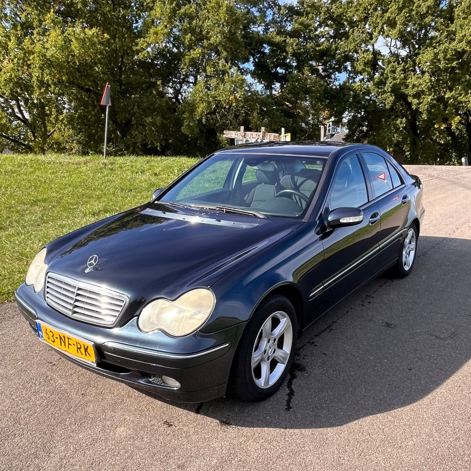 Mercedes-Benz AUT C-Klasse C180 Kompr Sedan AUT 2003 Zwart, Auto's, Automaat, Zwart, Blauw, 1796 cc