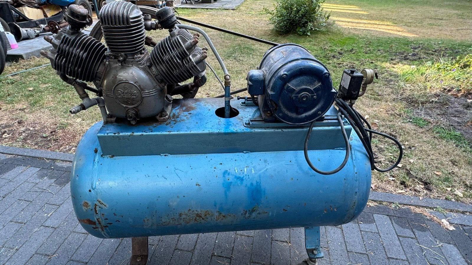 Compressor op krachtstroom - Grote tank (ca. 250 liter), Doe-het-zelf en Verbouw, Compressors, Ophalen, Gebruikt, 200 tot 400 liter/min