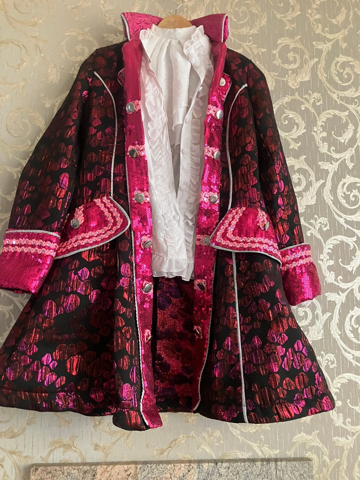 Dames jas maat s + rose en zwarte panty en haar decoratie, Ophalen, Zo goed als nieuw, Carnaval