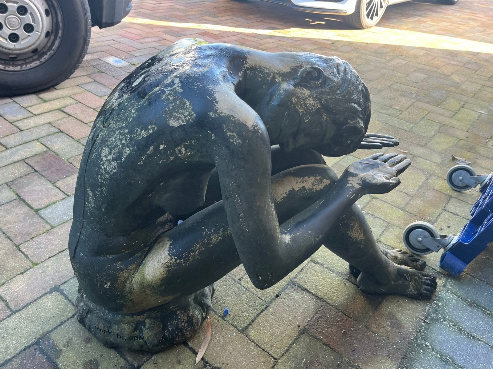 Stenen gips achtige beeld 'Passion' - Zittende figuur, Ophalen of Verzenden, 1 meter - 2 meter, Beeld, Bruin