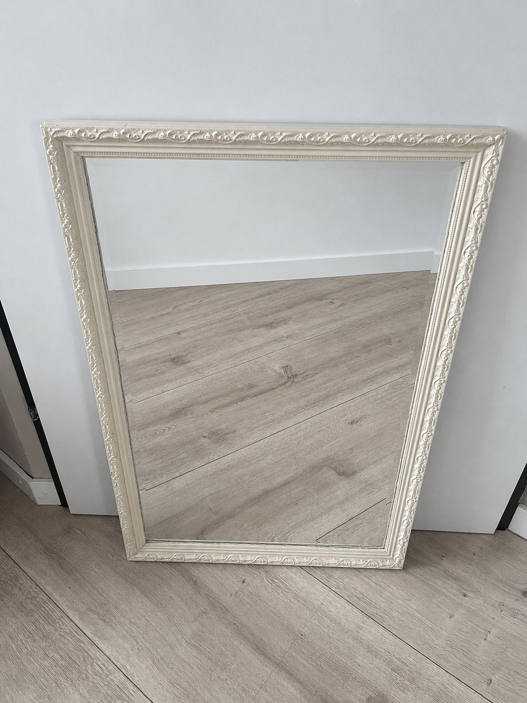 Sierlijke Brocante Spiegel Crème/Wit – 52 x 78 cm, Ophalen, Zo goed als nieuw, Minder dan 100 cm, Rechthoekig