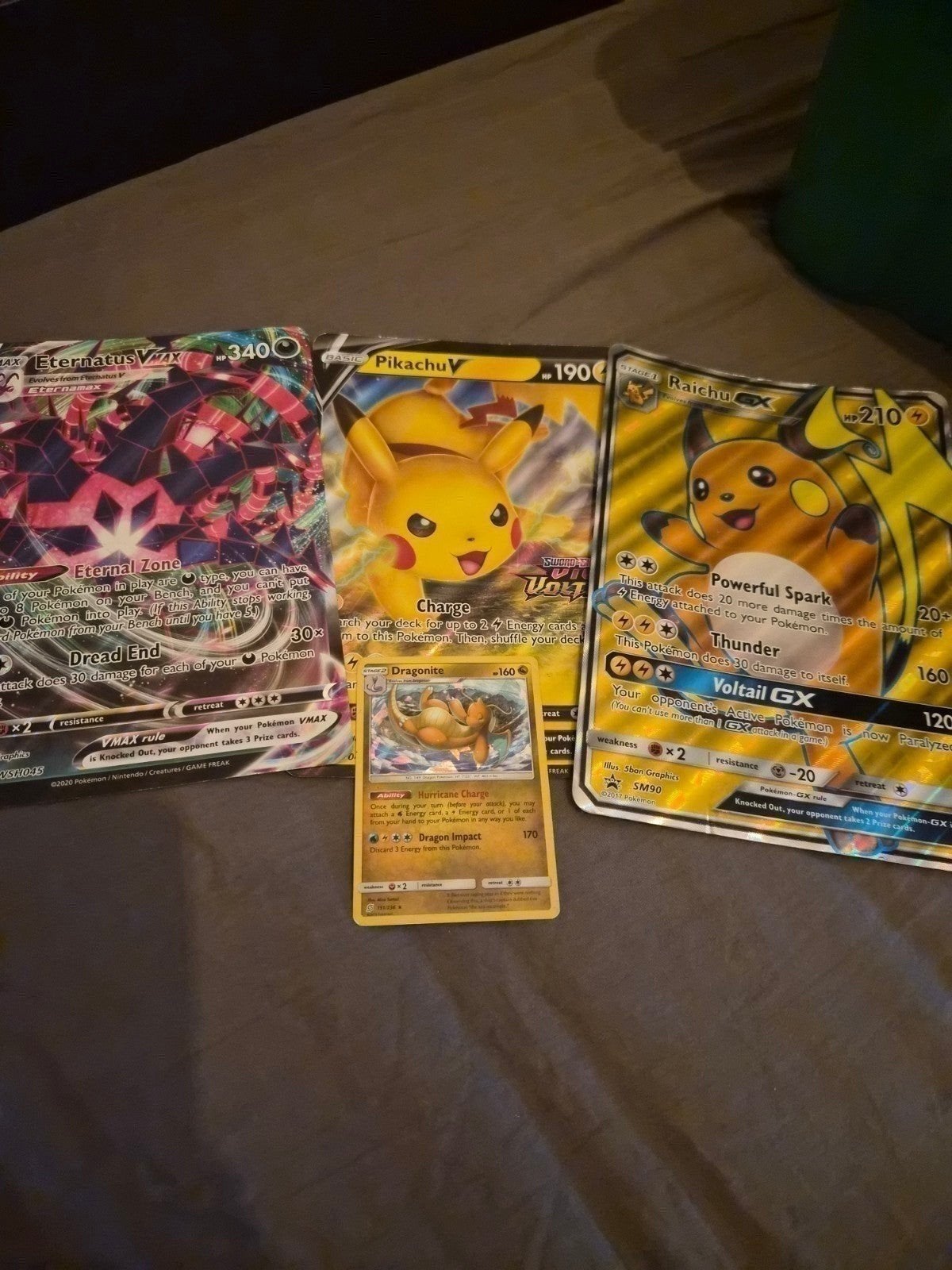 Pokémon Kaarten: Eternatus VMAX, Pkacnjjhu V, Raichu GX, Dra, Hobby en Vrije tijd, Ophalen, Gebruikt, Meerdere kaarten