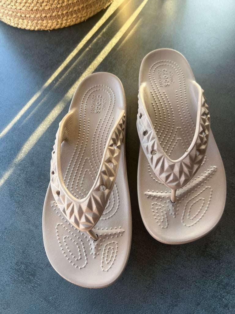 Prachtige beige Crocs slippers maat 10/maat 42   Nieuw, Slippers, Beige, Nieuw, Ophalen of Verzenden