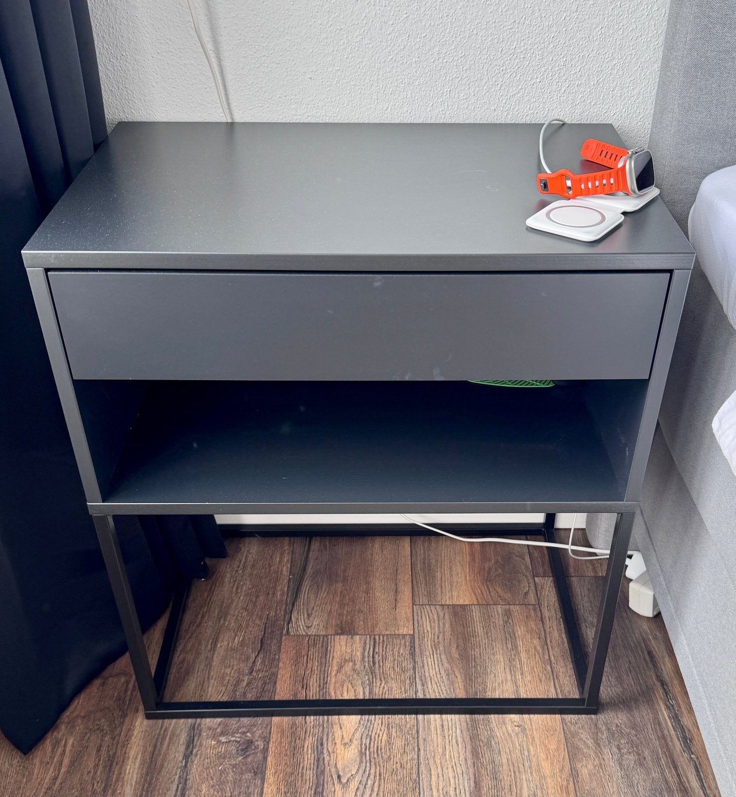 2 Vikhammer nachtkastjes, Ophalen, Zo goed als nieuw, Minder dan 45 cm, 55 tot 70 cm