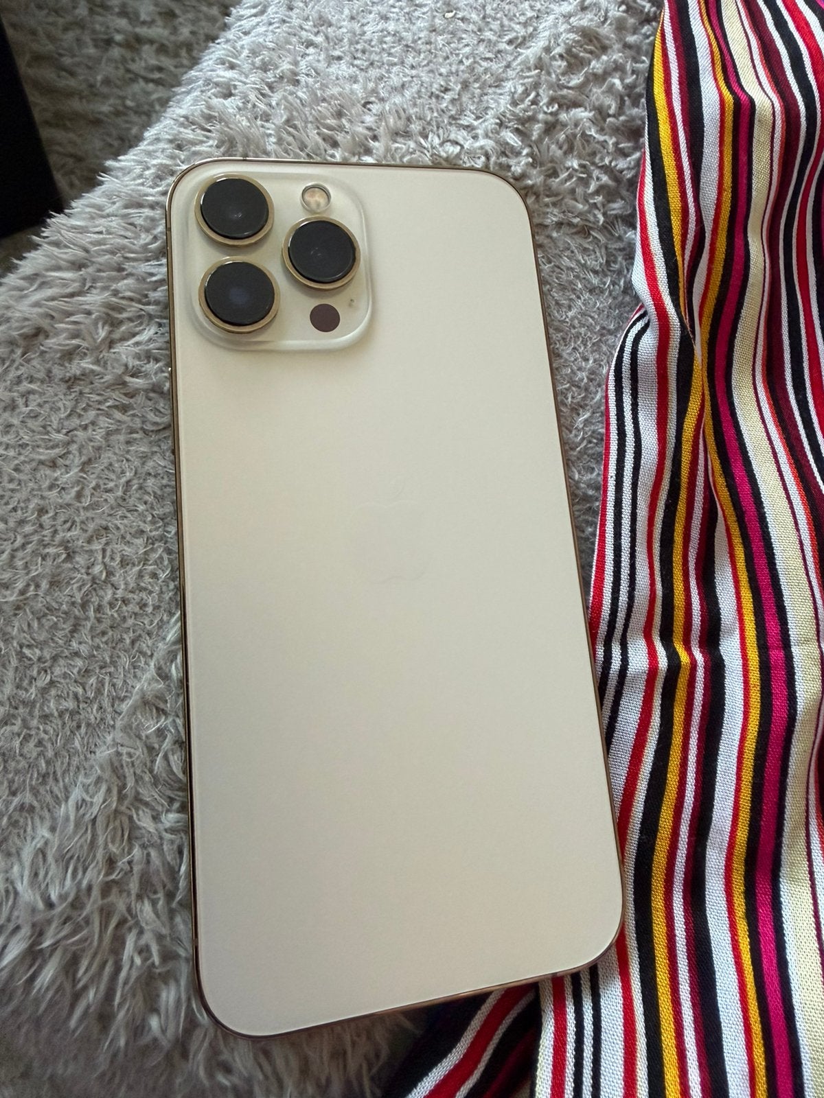 Iphone 13 pro max goud zgan!!, Telecommunicatie, Mobiele telefoons | Hoesjes en Frontjes | Apple iPhone, Zo goed als nieuw, iPhone 13 Pro Max