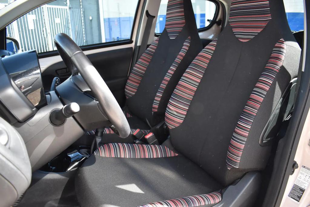Citroën C1 1.0 VTi Feel € 9.400,00, Stof, Gebruikt, Bruin, 4 stoelen