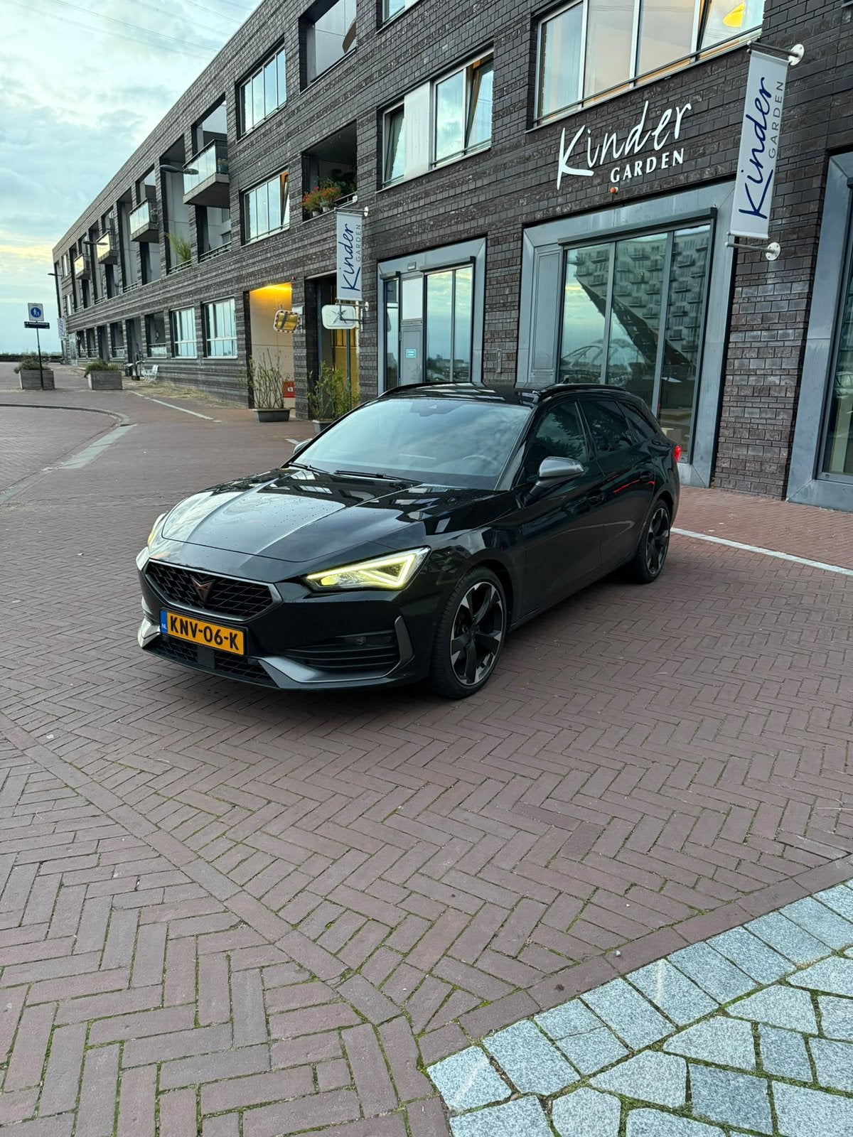 Cupra Leon 1.5 Etsi 150pk Dsg-7 2023 Zwart, Auto's, 4 cilinders, Leon, Zwart, Particulier