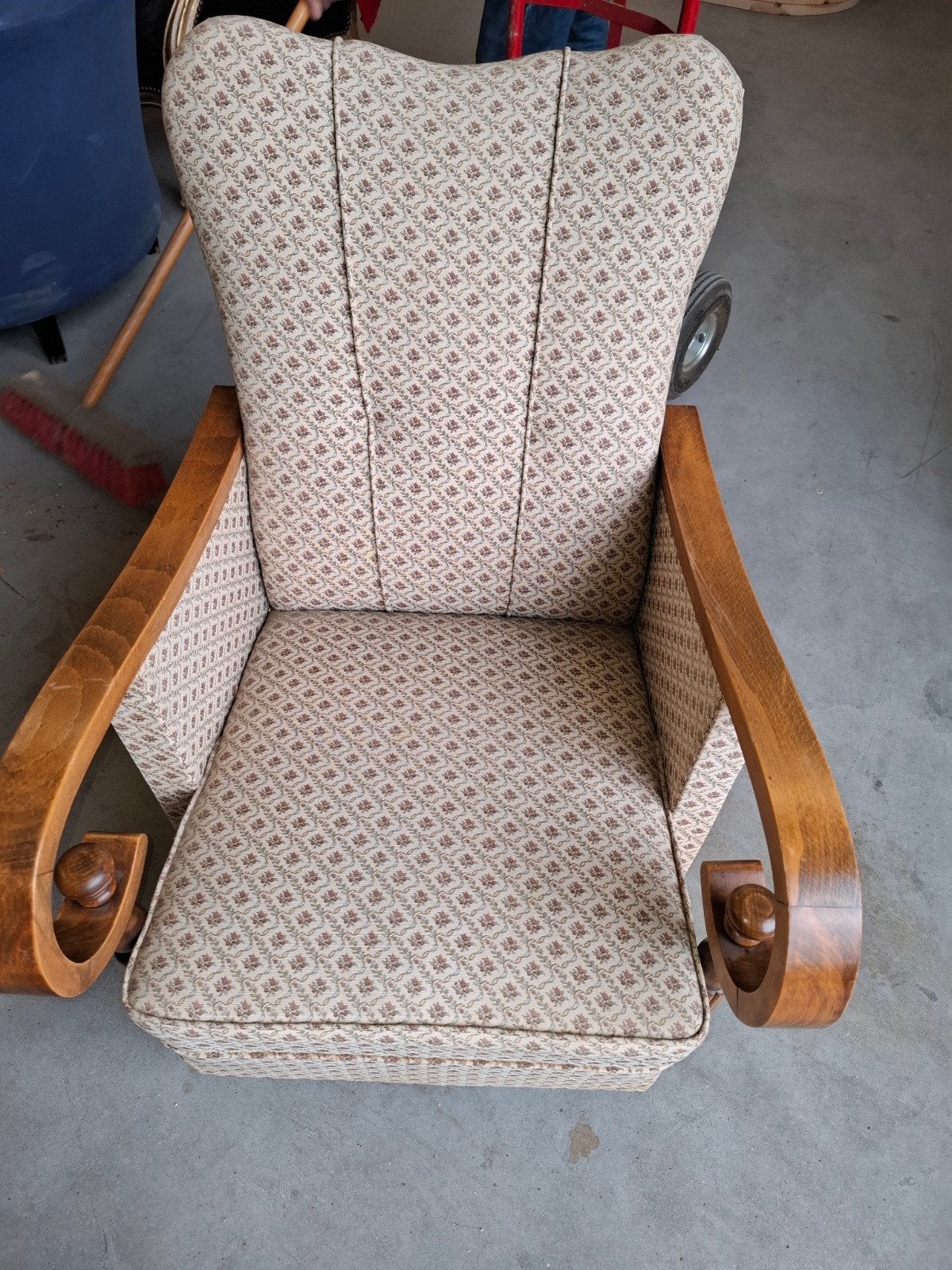 Klassieke fautieul met houtsnijwerk armleuningen, Huis en Inrichting, Fauteuils, Ophalen, Minder dan 75 cm, Hout, 50 tot 75 cm