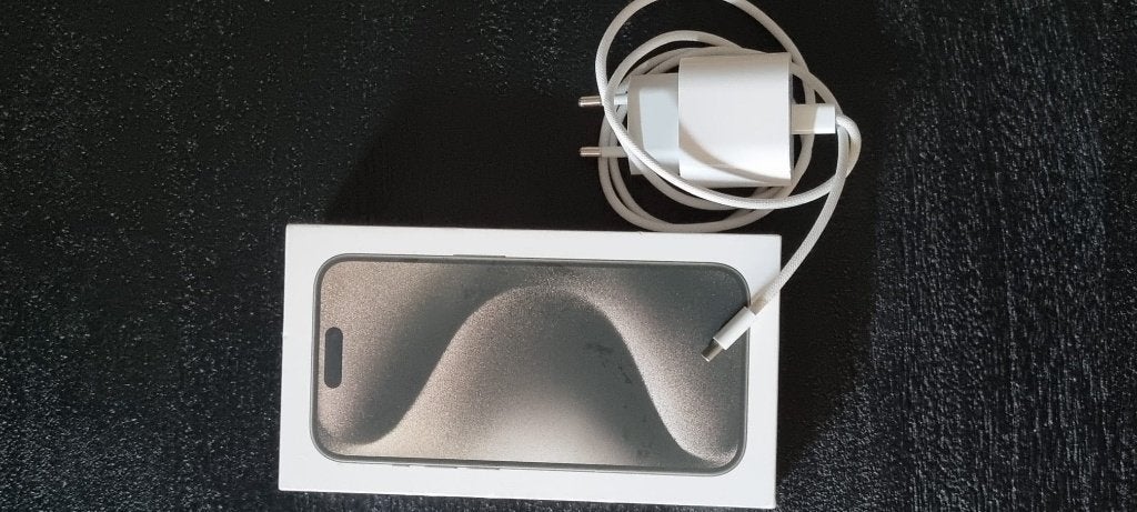 Iphone 15 pro 128 GB inclusief oplader, nieuw!, Telecommunicatie, Mobiele telefoons | Apple iPhone, Ophalen, 128 GB, Wit, Zo goed als nieuw
