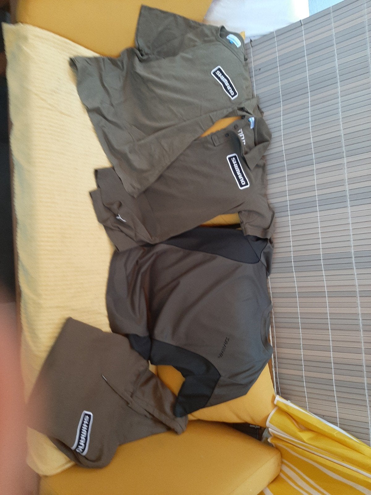 3 tshirts  L en 1 trui maat L SHIMANO alle 4 voor 40,_, Ophalen of Verzenden