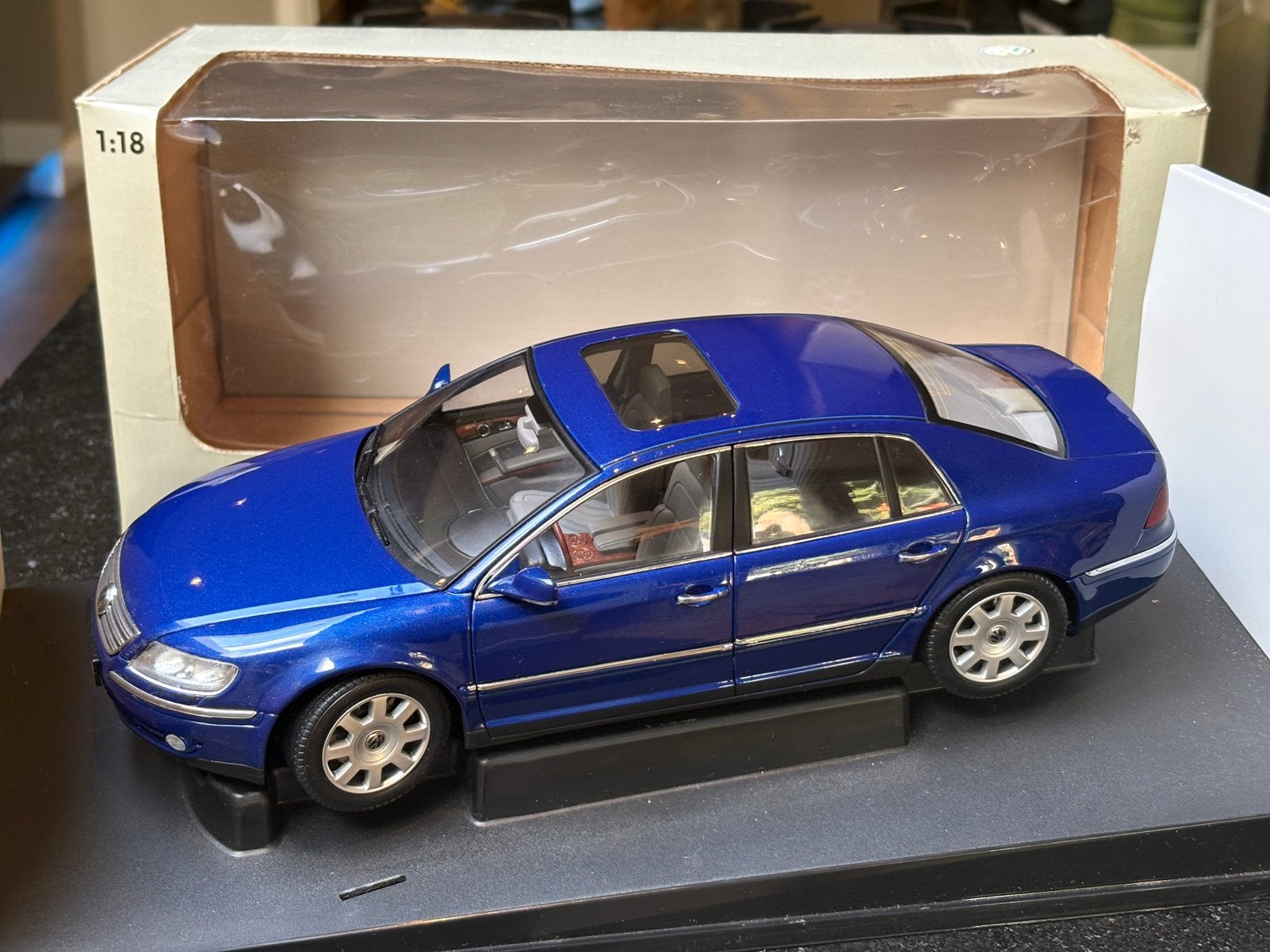 Volkswagen Phaeton 1:18 AutoArt, Hobby en Vrije tijd, Ophalen of Verzenden, Zo goed als nieuw, Auto, Autoart