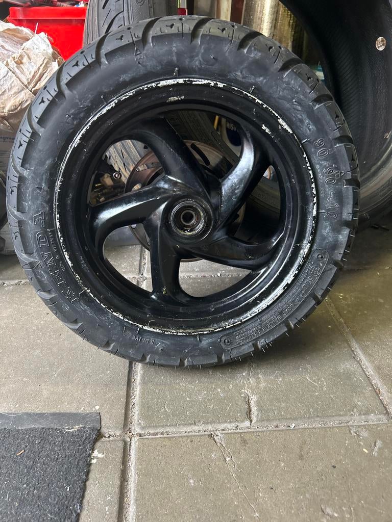 Sym Mio voorwiel met lekke band, Ophalen, Gebruikt, Overige typen, SYM