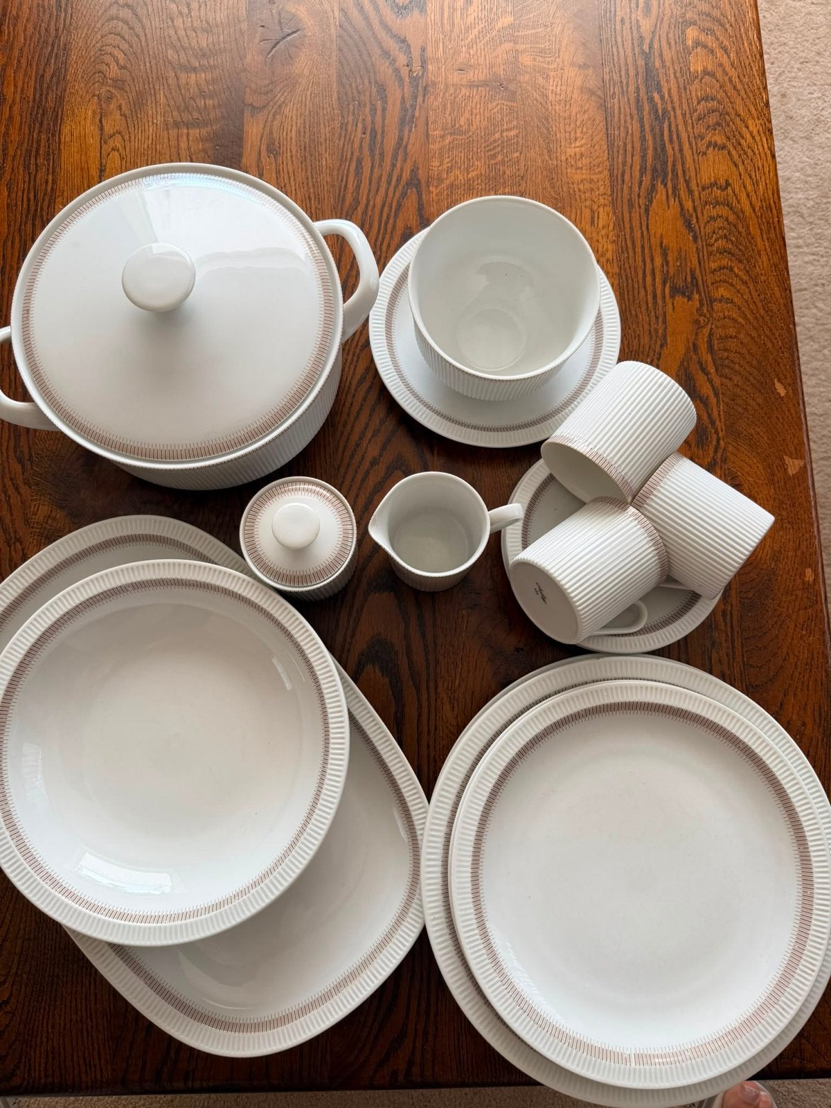 Arzberg Servies - Compleet servies met bruine rand, Huis en Inrichting, Keuken | Servies, Ophalen, Gebruikt, Arzberg, Modern