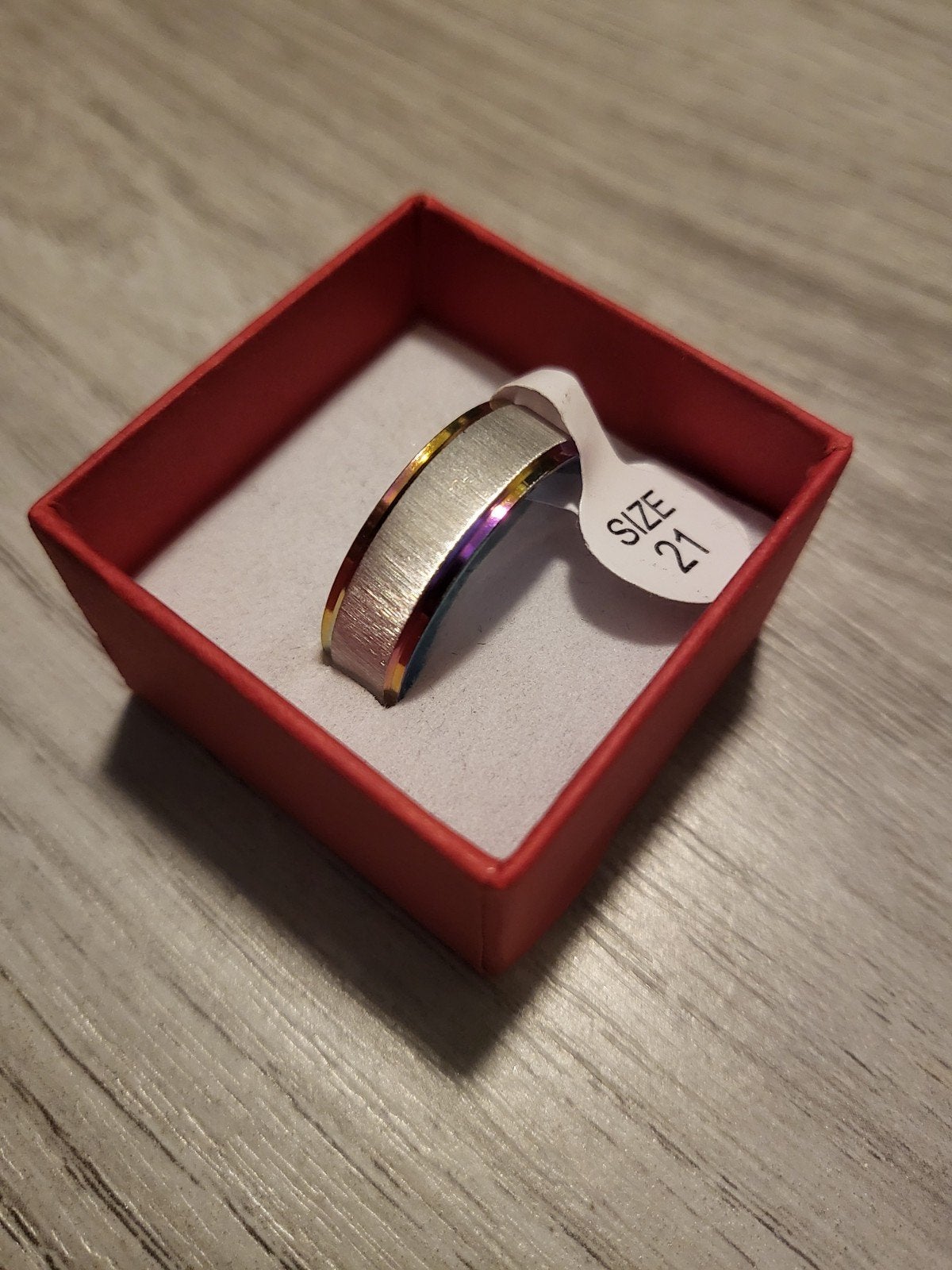 Nieuwe ring, maat 21, zilverkleurig met regenboogaccent, 20 of groter, IJzer of Staal, Nieuw, Ophalen of Verzenden