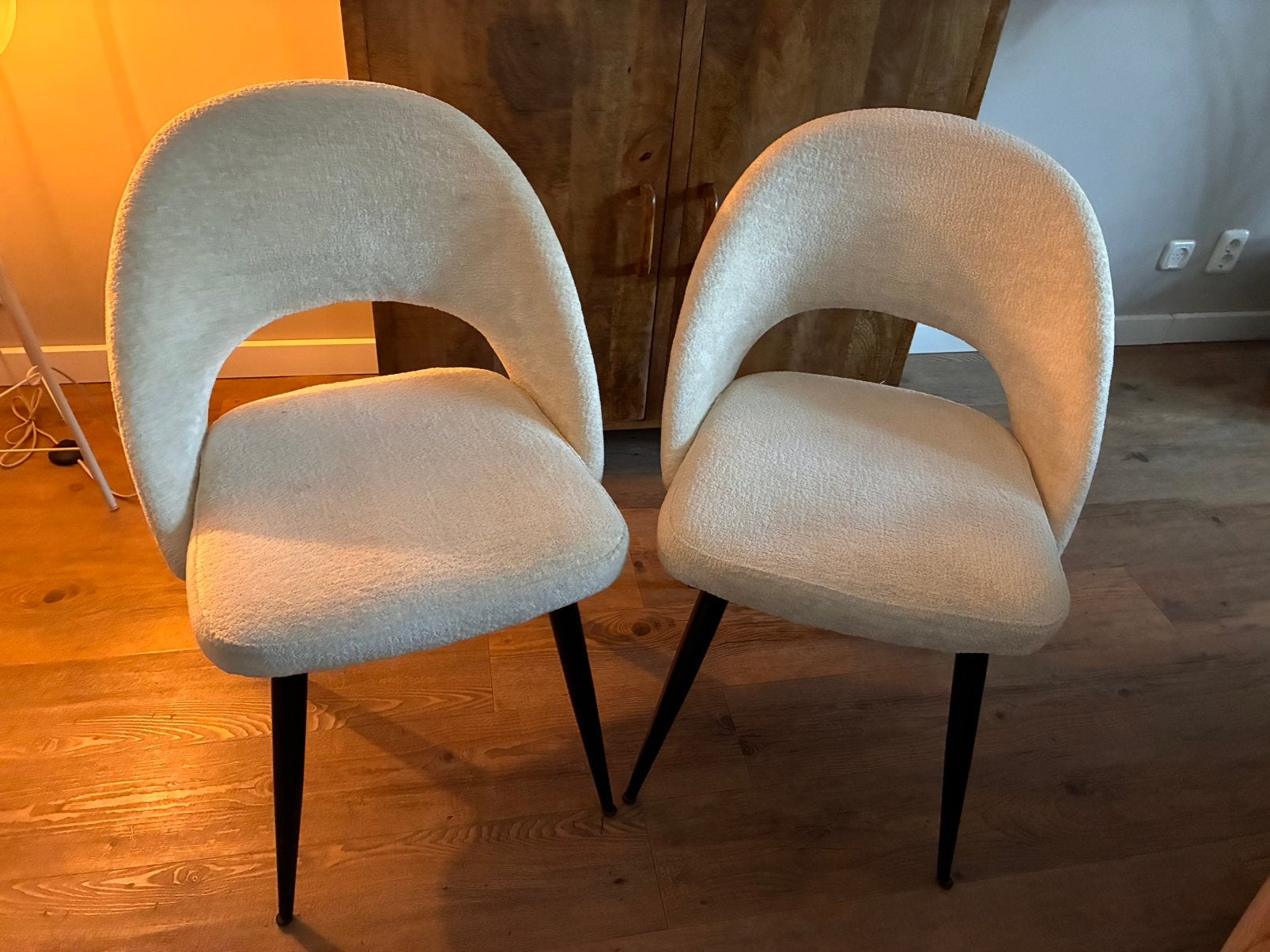 Te koop twee leuke eetkamer stoelen., Ophalen, Gebruikt, Overige kleuren, Twee