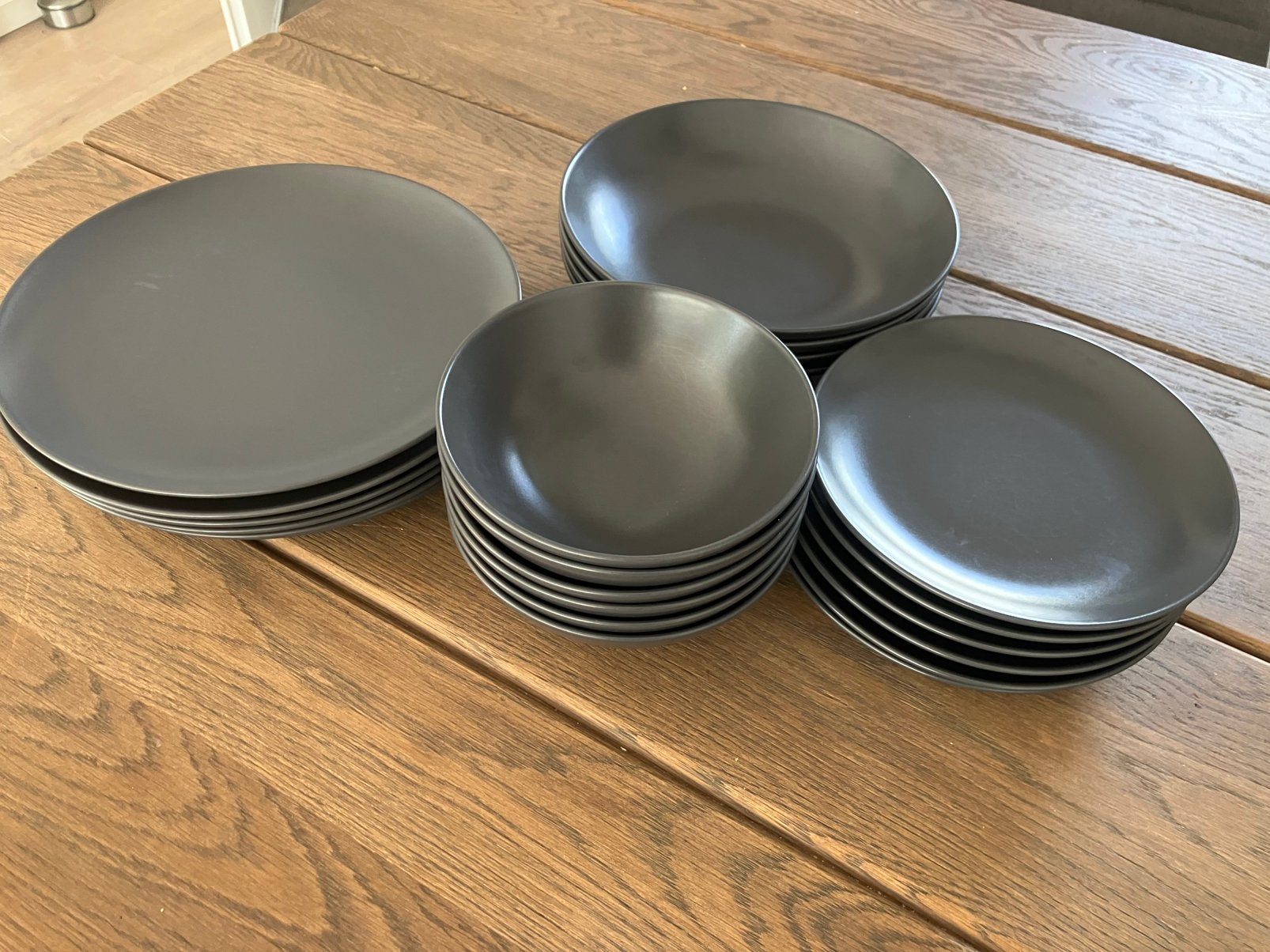 IKEA servies set donker grijs: borden en kommen (22-delig), Ophalen, Gebruikt, IKEA, Compleet servies