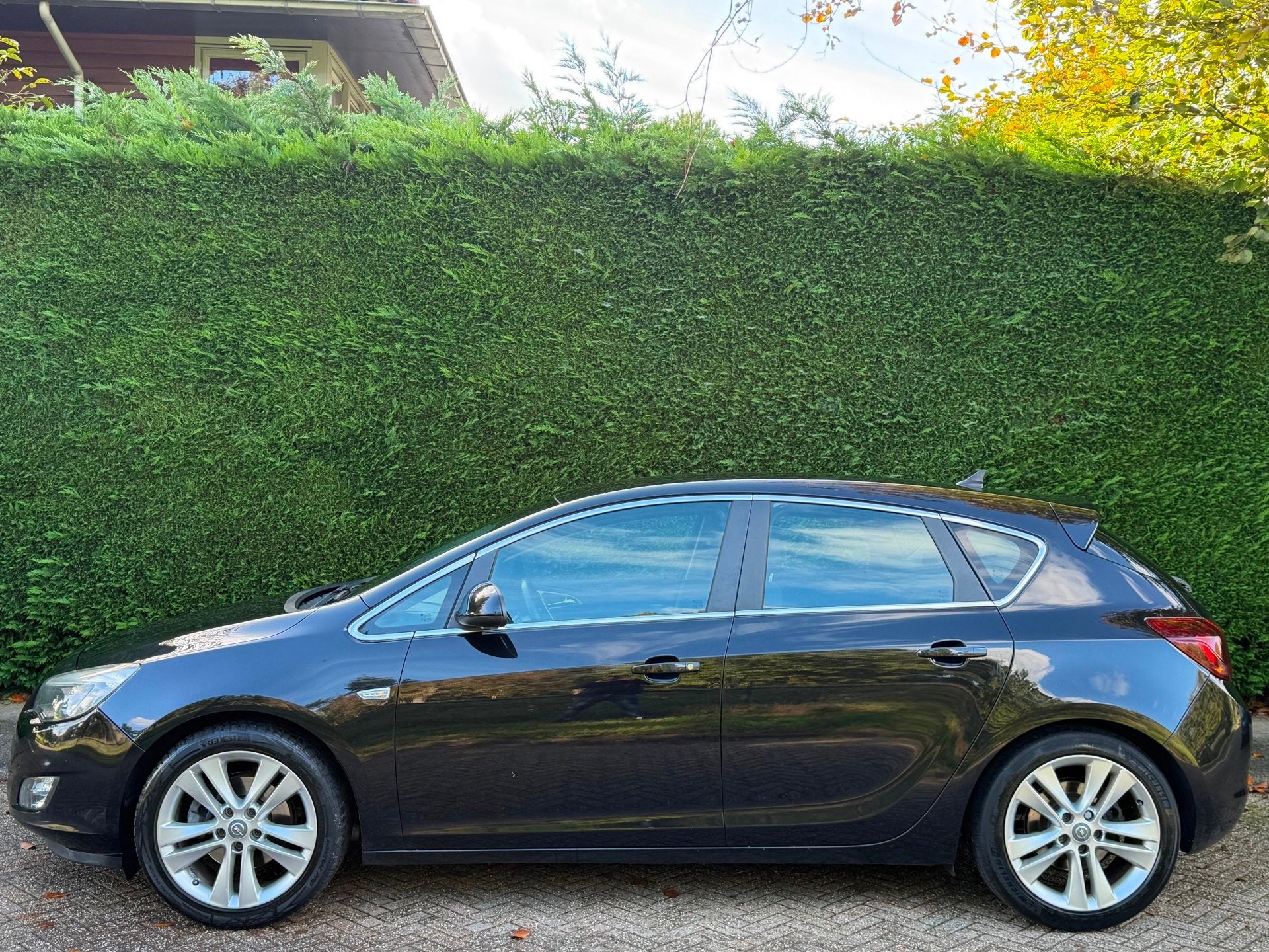 Opel Astra 1.6 Turbo Sport RIJDTGOED/AIRCO/180PK/APK 3-27, Auto's, Voorwielaandrijving, Euro 5, Gebruikt, Zwart
