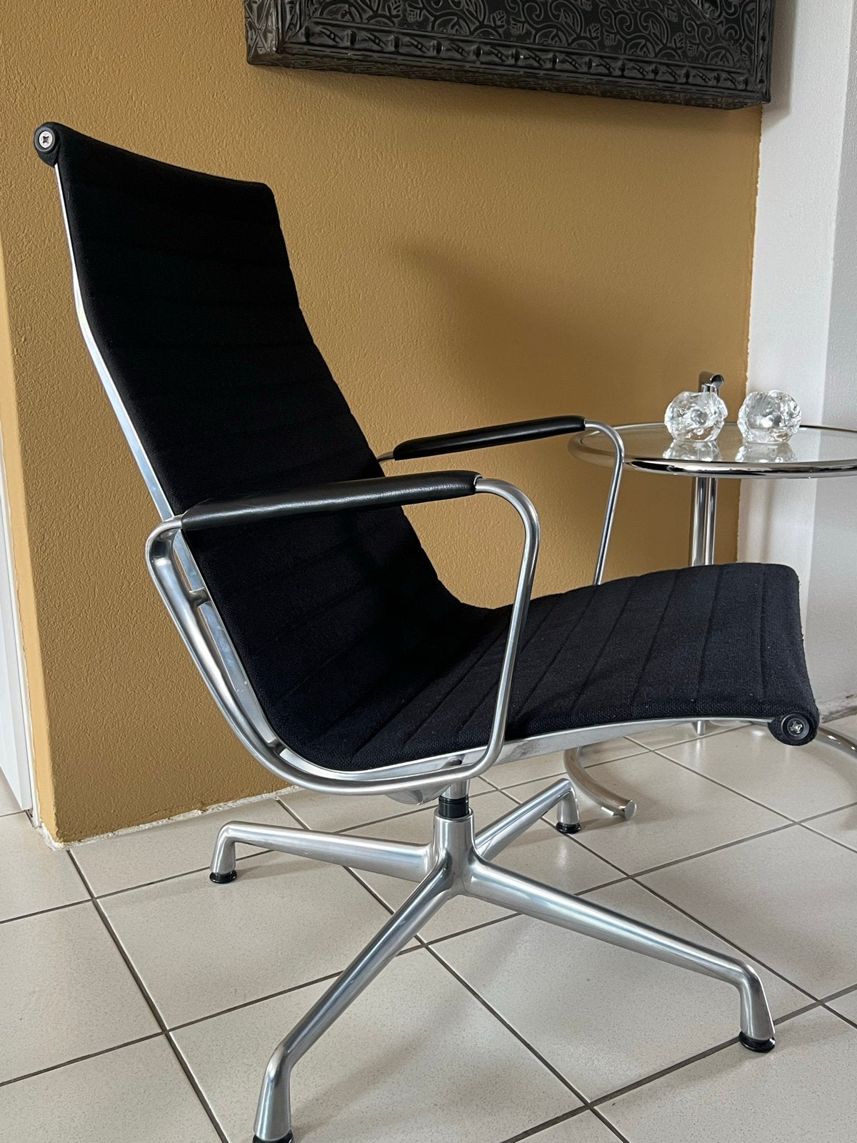 Eames EA 116 Aluminium Lounge Stoel Zwart Hopsak, Ophalen, Zwart, Zo goed als nieuw, Metaal