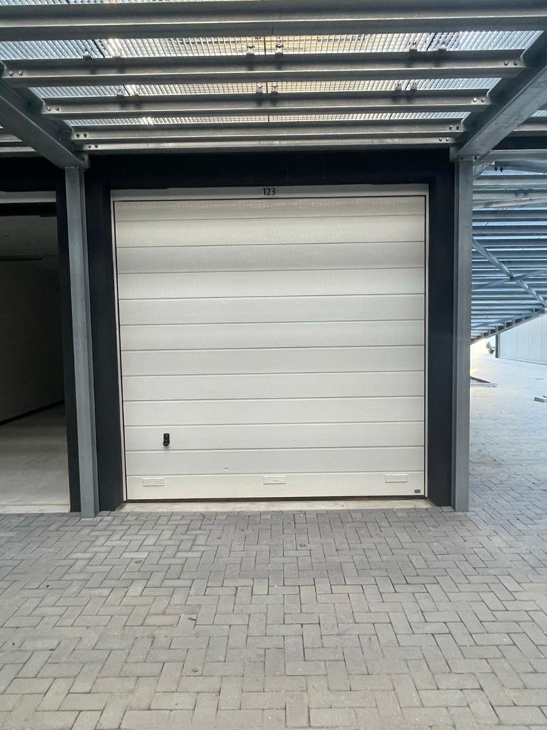 Te huur XL Garagebox/ werkruimte Rotterdam 31m, met elektra, Auto diversen, Autostallingen en Garages