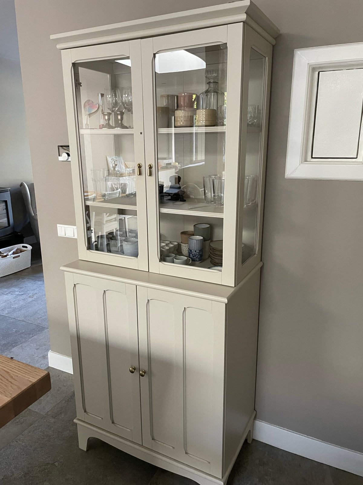 IKEA beige buffetkast met glazen deuren en opbergruimte, Ophalen, 50 tot 100 cm, Zo goed als nieuw, 150 tot 200 cm