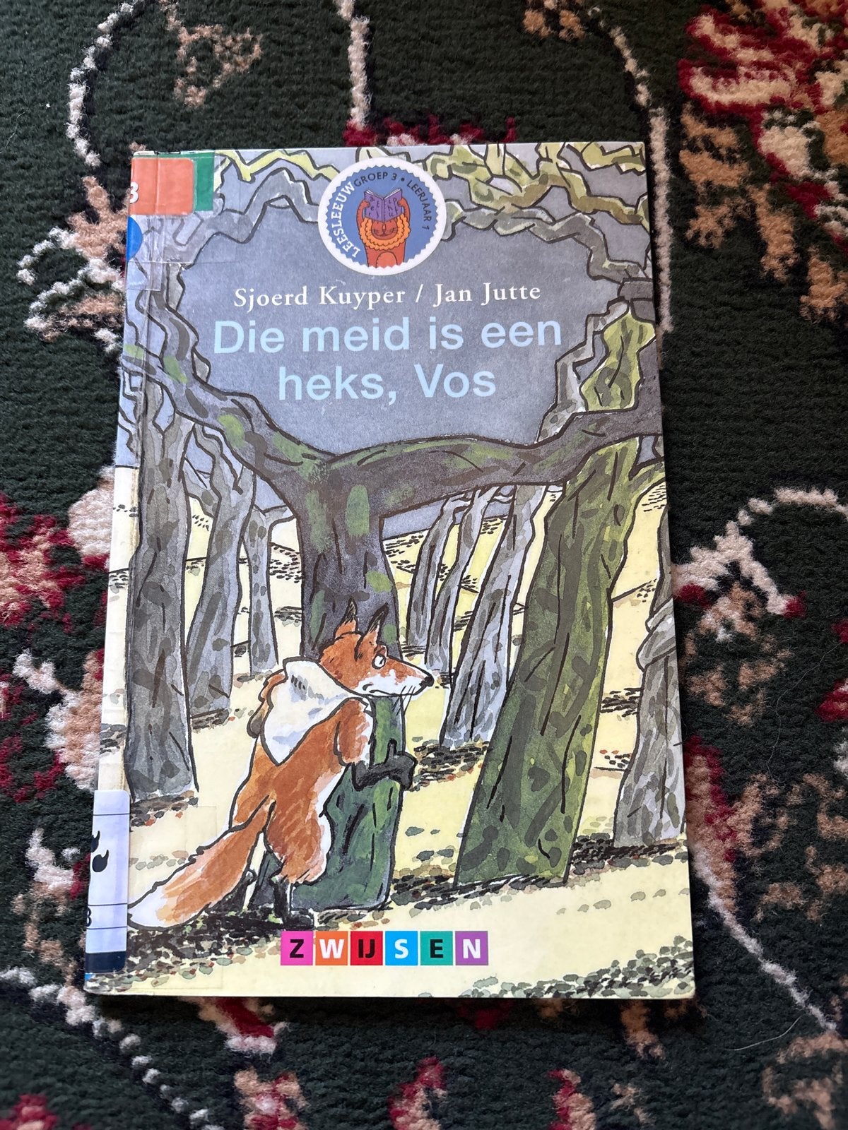 Die meid is een heks, Vos - Sjoerd Kuyper / Jan Jutte, Boeken, Kinderboeken | Jeugd | onder 10 jaar, Ophalen of Verzenden, Gelezen