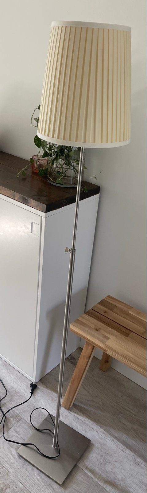 IKEA vloerlamp met plissé kap, Ophalen, Gebruikt, E27 (groot), Metaal