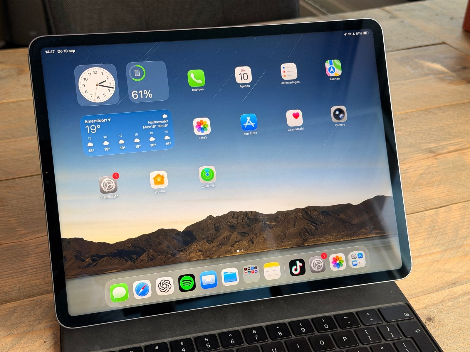 Foto 9 van iPad Pro M1 12,9" 128GB Space Gray + Magic Keyboard + Pencil