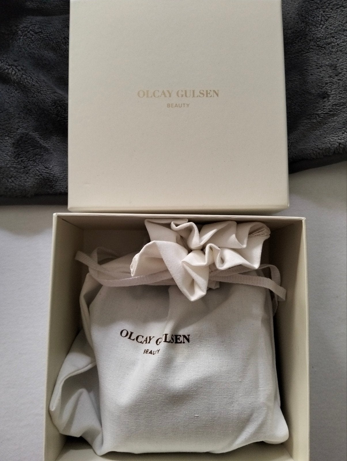nieuwe Olcay Gulsen Beauty mini tasje met parelketting, Sieraden, Tassen en Uiterlijk, Ophalen of Verzenden, Nieuw, Bruin, Schoudertasje