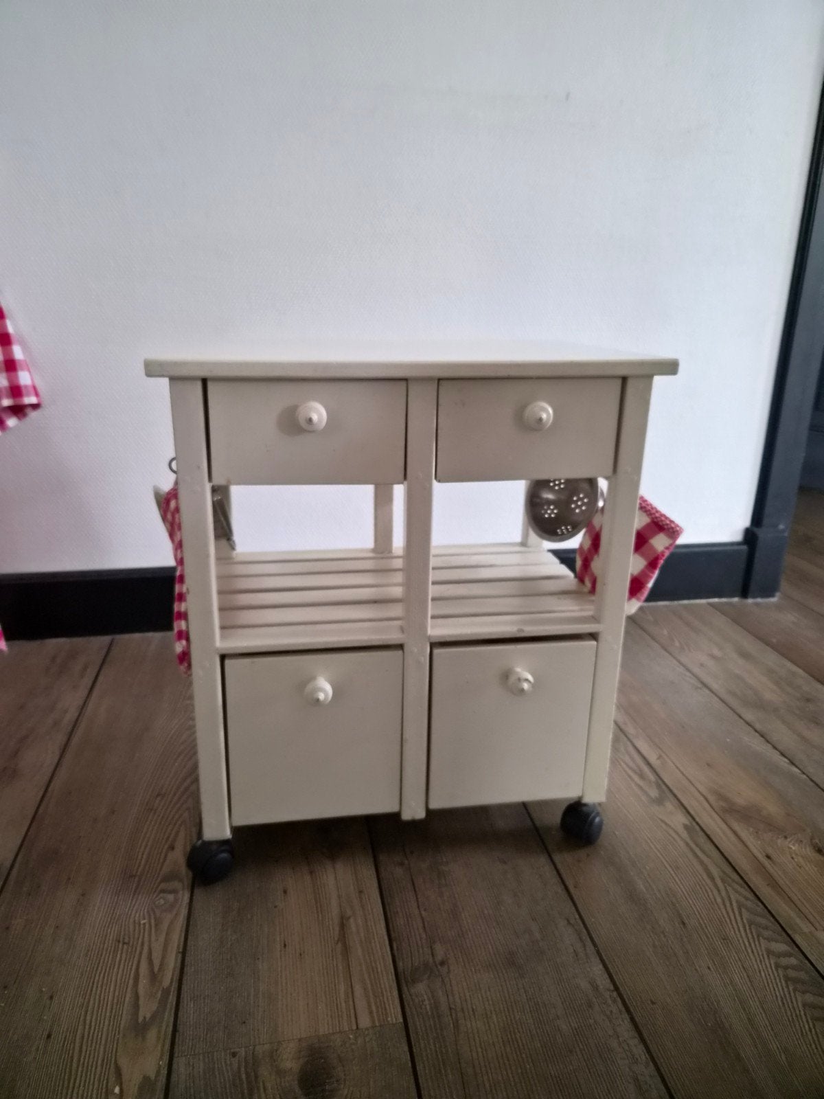 Houten speelgoed trolley met lades en wieltjes, Ophalen