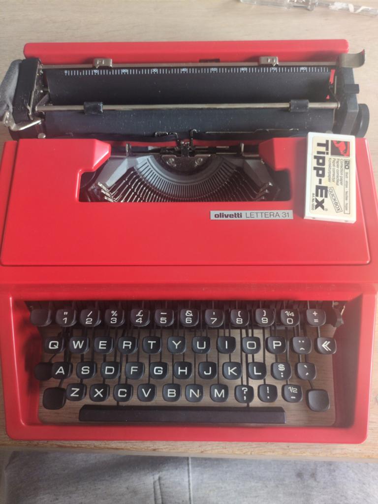 Olivetti Lettera 31 met draagbare koffer., Diversen, Typemachines, Ophalen, Gebruikt