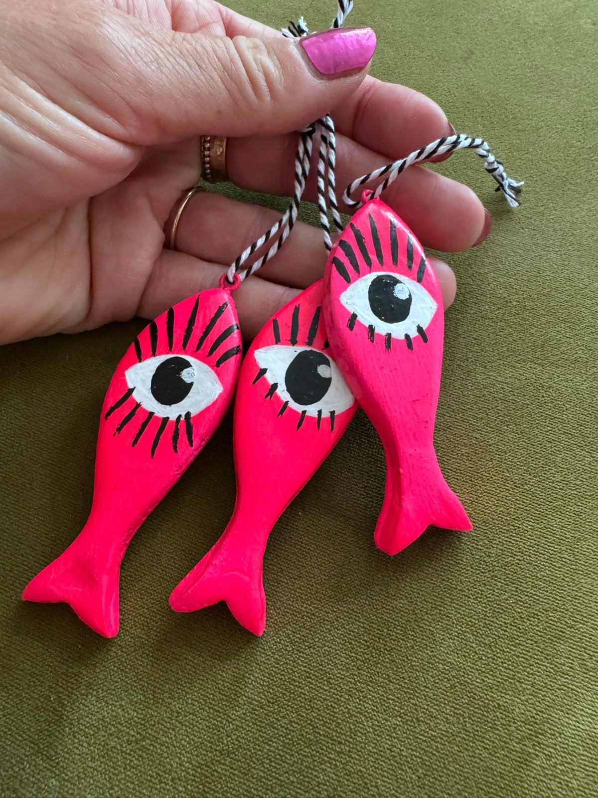 1 stuk Neon roze keramieken sardine met oog - handgemaakt, Ophalen of Verzenden